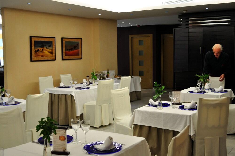 Hotel Oasis Kordoba Bagian luar foto
